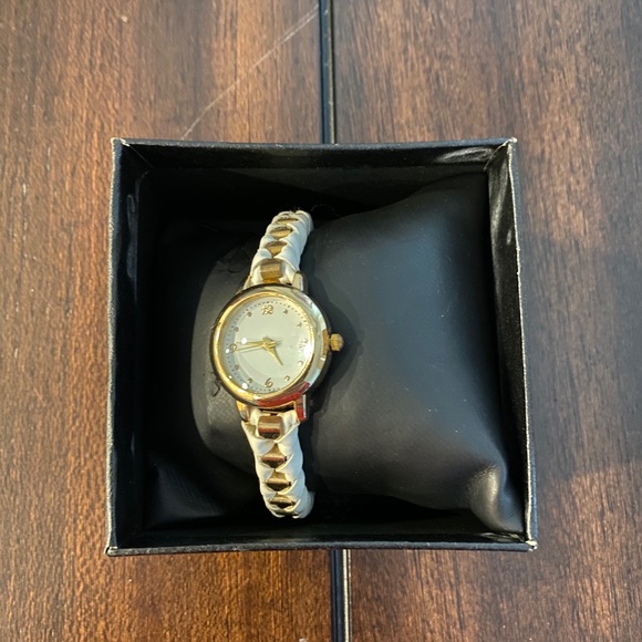 Watch - Picture 2 of 3